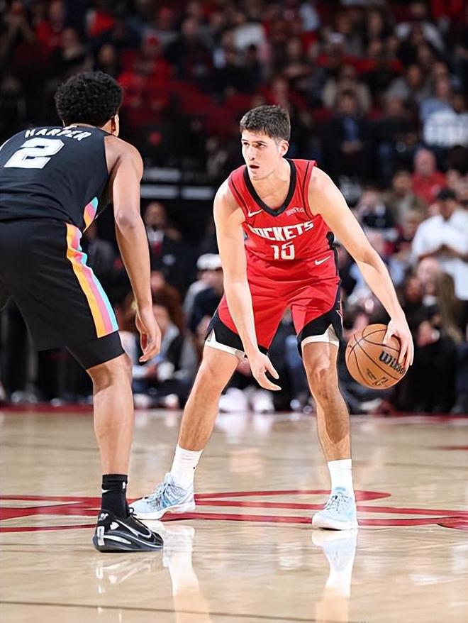 文班亚马狂砍29分马刺大胜火箭25分