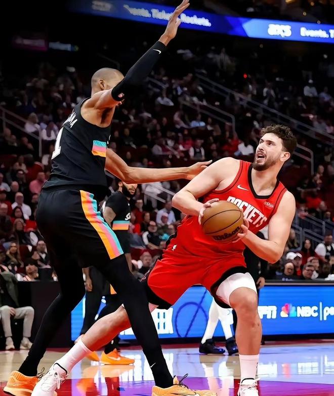 文班亚马狂砍29分马刺大胜火箭25分