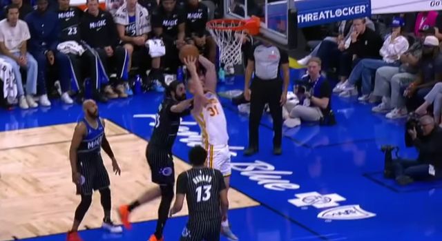 老鹰中锋兰代尔右脚踝扭伤或影响季后赛