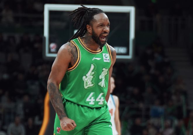 辽宁主场大胜广州豪取6连胜 郭艾伦伤缺缺席