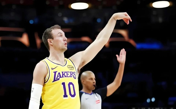 湖人如何巧妙利用肯纳德全能表现降低续约风险