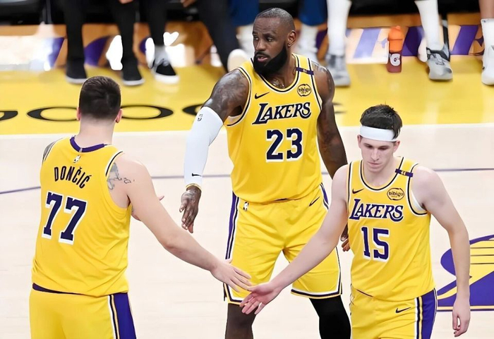 湖人如何巧妙利用肯纳德全能表现降低续约风险