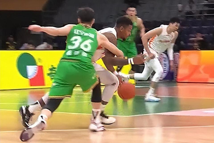 辽宁队力克福建队排名回升 乌戈盛赞莫兰德带病