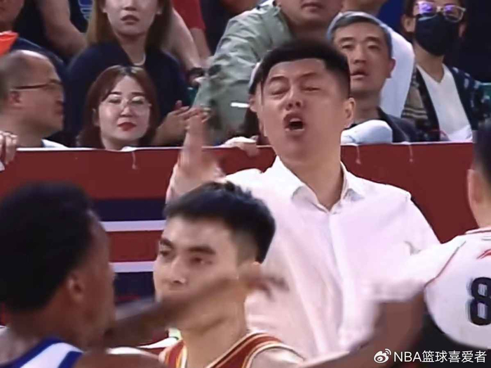 广厦队客场冲突事件：教练被罚出场引争议