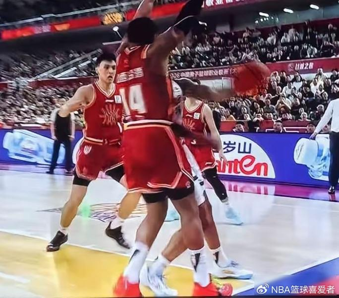 广厦队客场冲突事件：教练被罚出场引争议