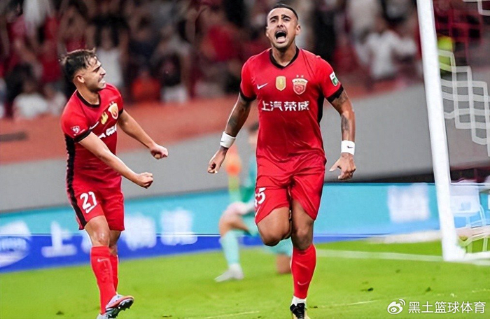 莱昂纳多伤退致上港遇困 鲁能强强对话暴露阵容